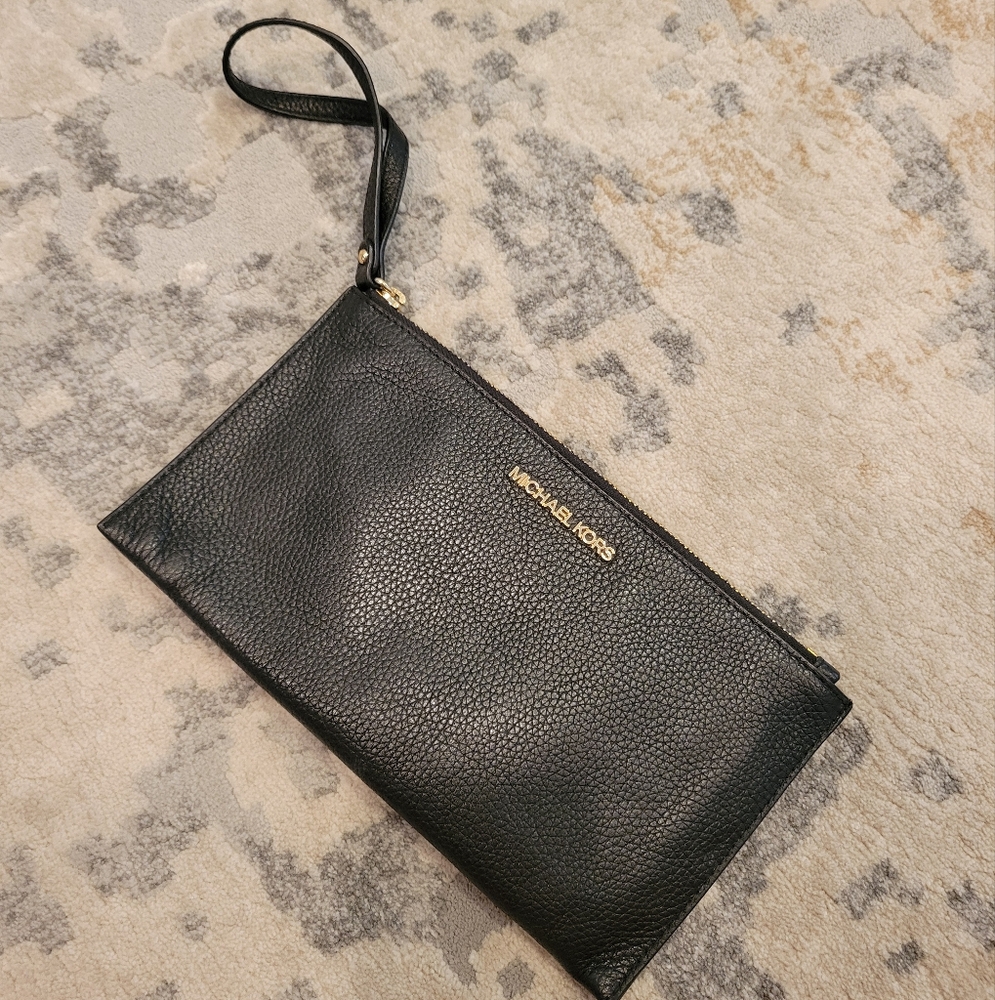 MK Michael Kors Wristlet/Clutch
